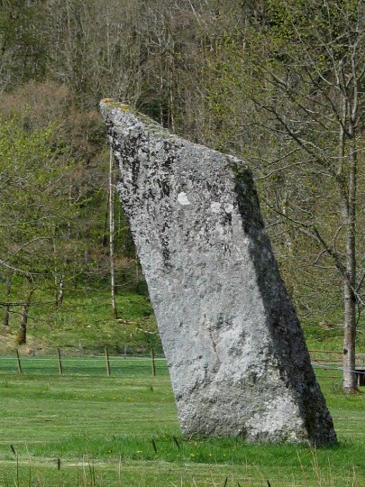 Inveraray Castle (Standing Stone / Menhir) by greywether
