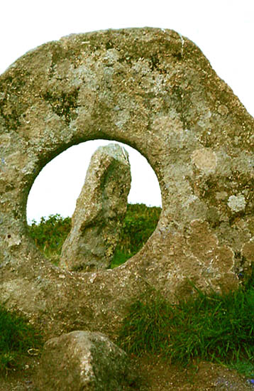 Men-An-Tol (Holed Stone) by phil