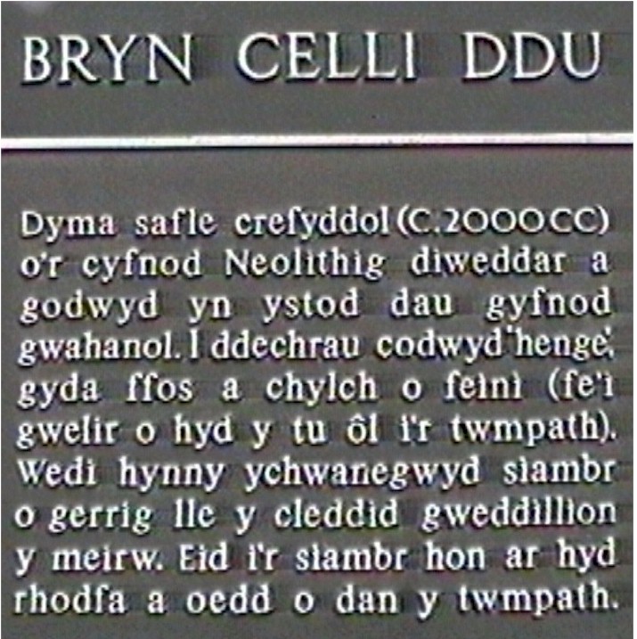 Bryn Celli Ddu (Chambered Cairn) by OapostropheBrien