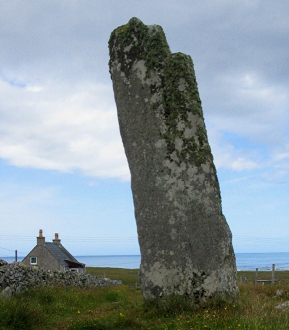 Clach an Trushal (Standing Stone / Menhir) by greywether
