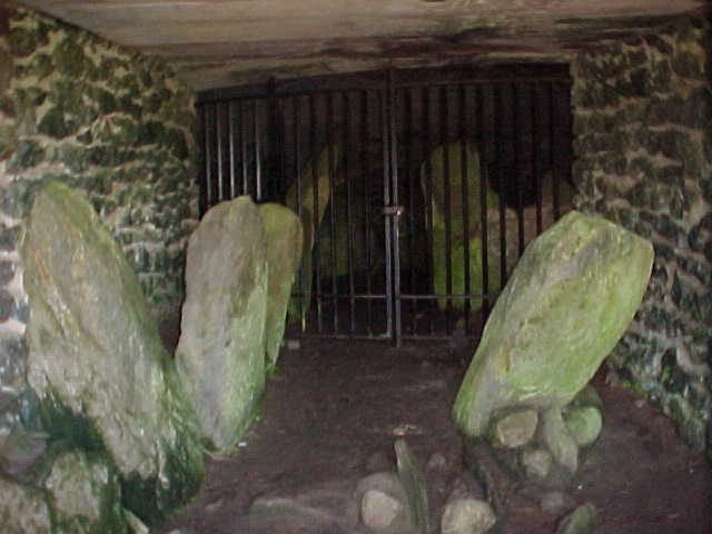 Barclodiad-y-Gawres (Chambered Cairn) by Schlager Man