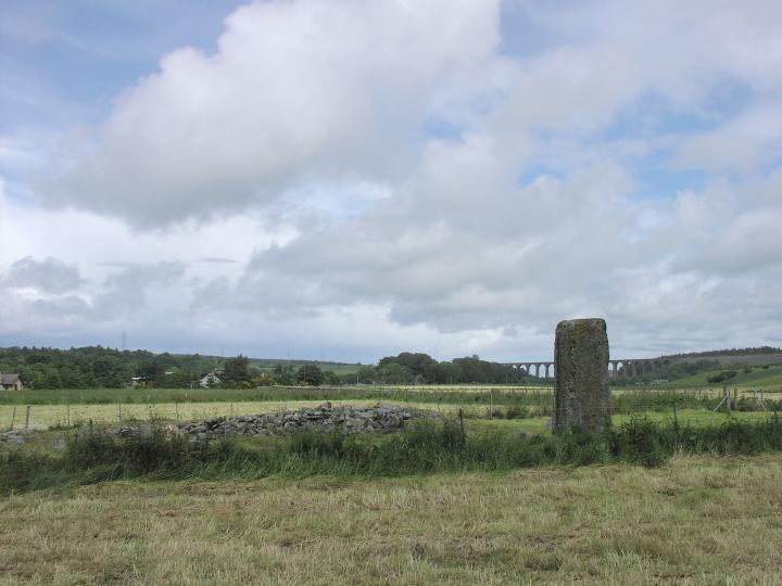 Miltown of Clava (Clava Cairn) by Moth