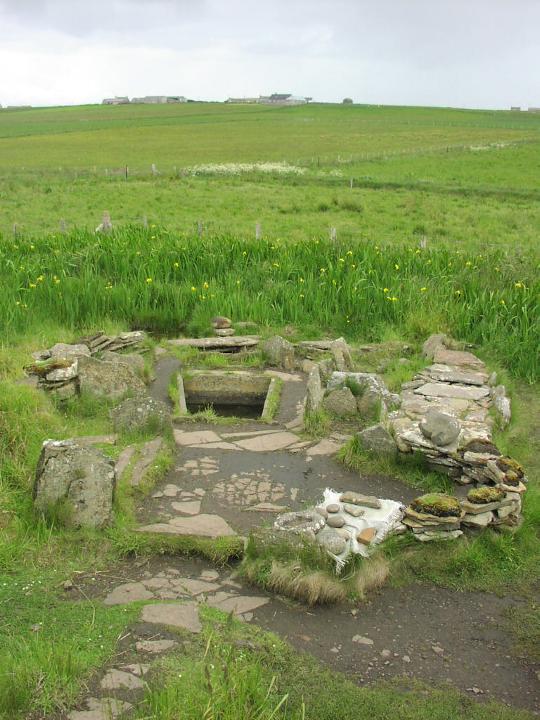 Tomb of the Eagles (Chambered Cairn) by Moth