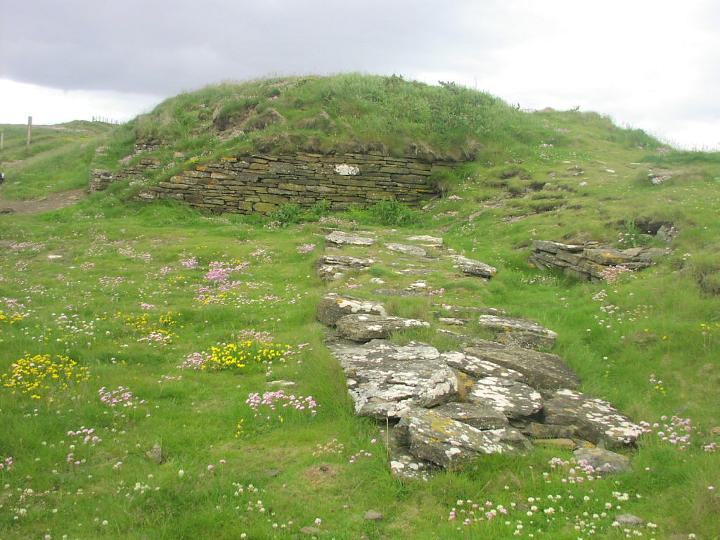 Tomb of the Eagles (Chambered Cairn) by Moth