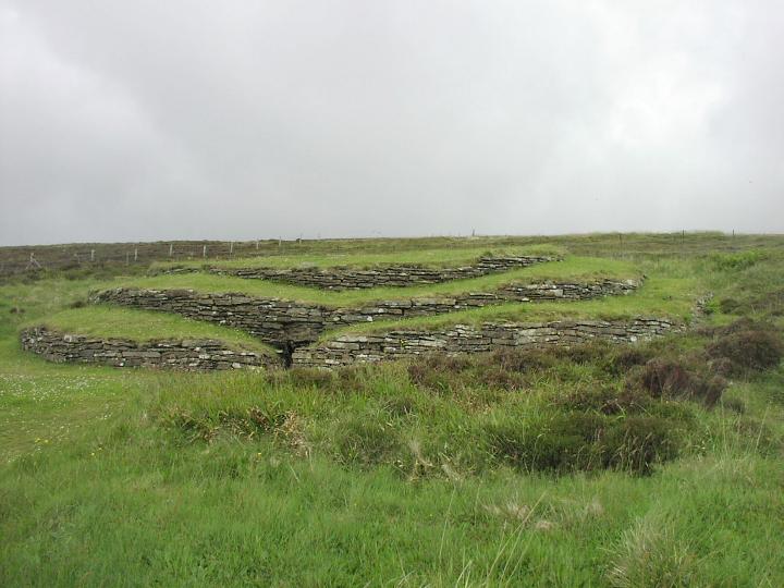 Wideford Hill (Chambered Cairn) by Moth