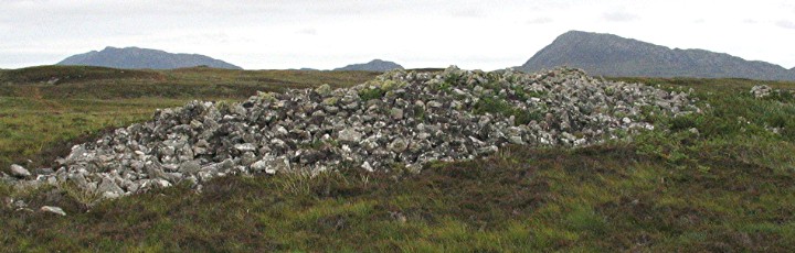 Caravat Barp (Chambered Cairn) by greywether
