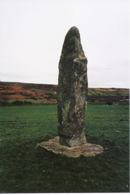 Burras Menhir (Standing Stone / Menhir) by hamish