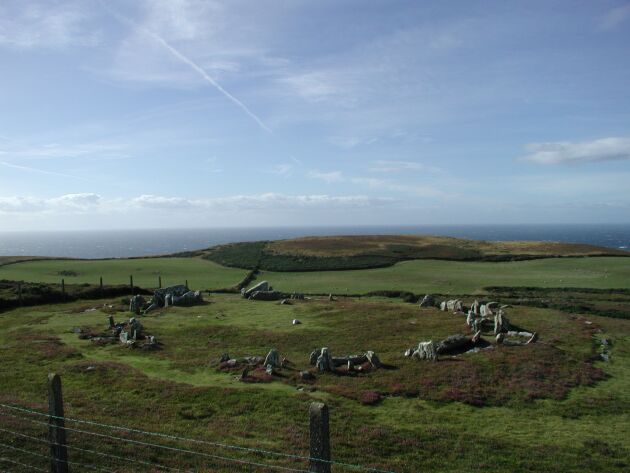 The Mull Circle (Chambered Cairn) by Jon on the Rock