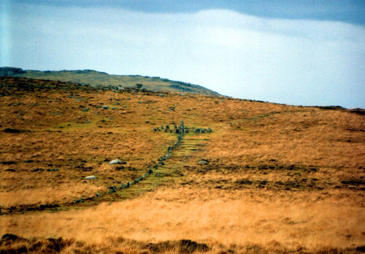 Down Tor (Stone Row / Alignment) by doug