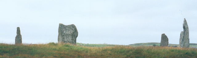 Cnoc Ceann a'Gharraidh (Stone Circle) by Joolio Geordio