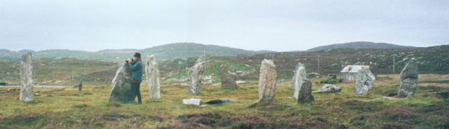 Cnoc Fillibhear Bheag (Stone Circle) by Joolio Geordio