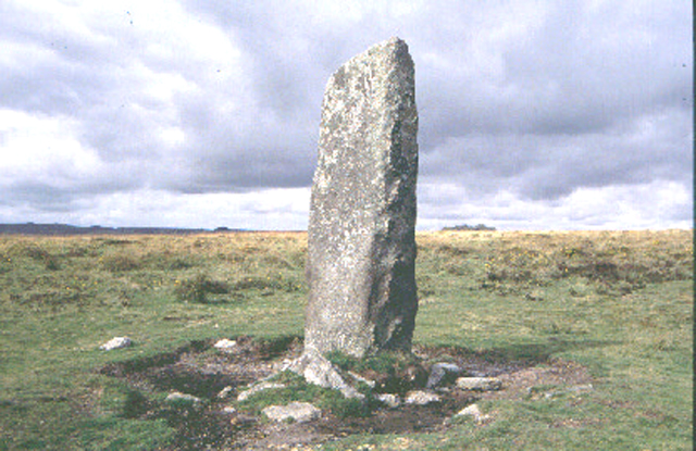 Laughter Tor (Standing Stone / Menhir) by Lubin