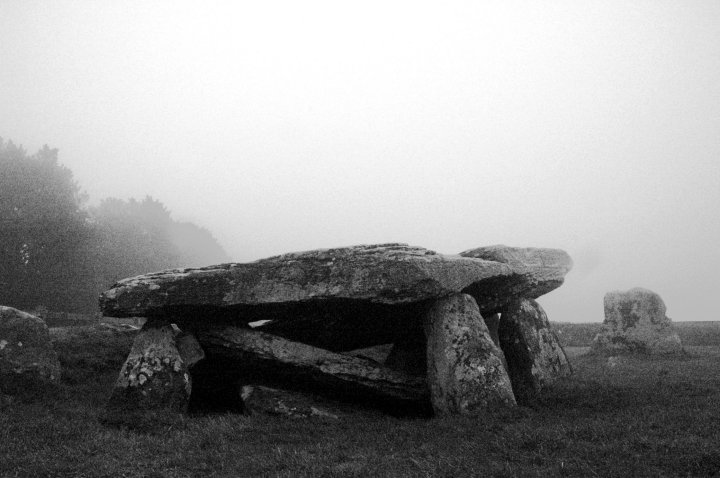Arthur's Stone (Dolmen / Quoit / Cromlech) by Jane