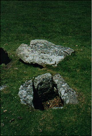 The Crock of Gold Cist (Cairn(s)) by Lubin
