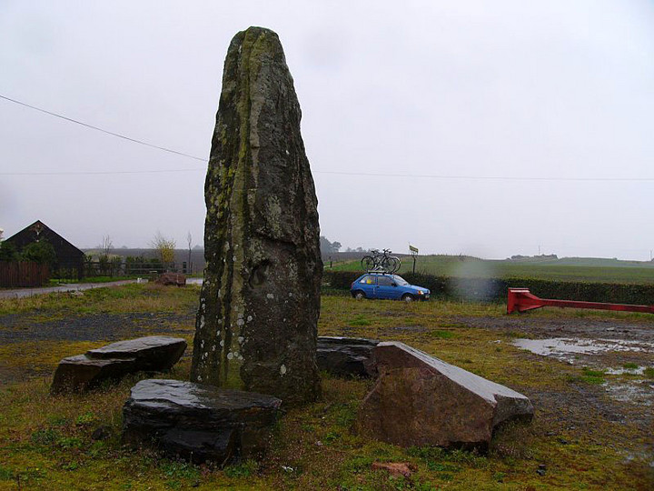 Stone of Morphie (Standing Stone / Menhir) by nobut