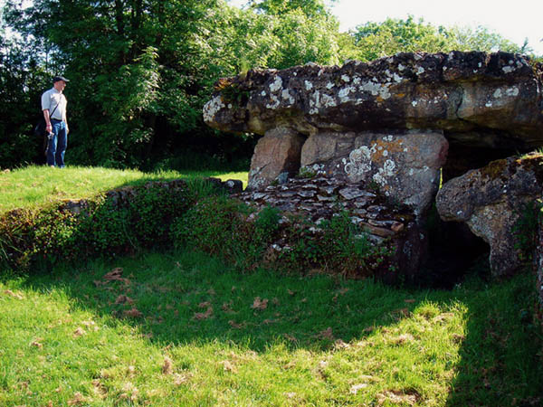 Tinkinswood (Burial Chamber) by Zeb