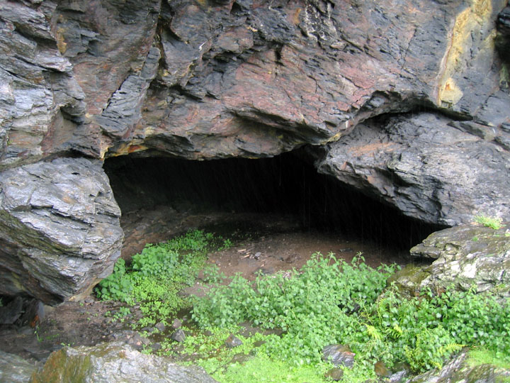 Uamh na Bantighearna, Kiloran Bay (Cave / Rock Shelter) by rockandy