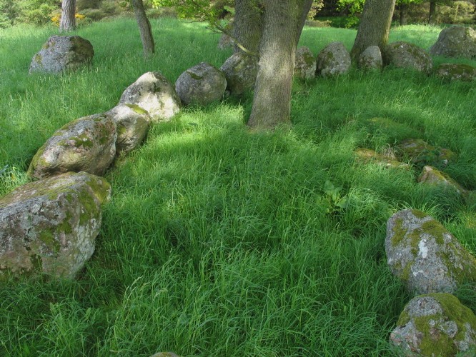 Druidtemple (Clava Cairn) by greywether
