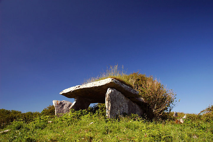 Clooneen (Wedge Tomb) by CianMcLiam