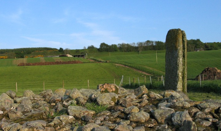 Miltown of Clava (Clava Cairn) by greywether