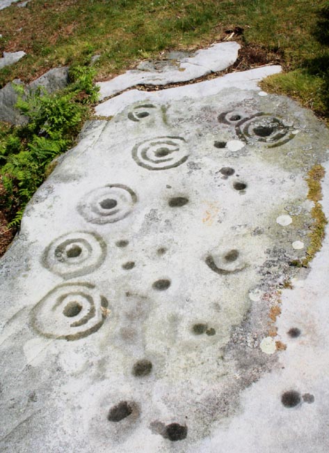 Tod Crag, Ottercops Moss (Cup and Ring Marks / Rock Art) by Hob