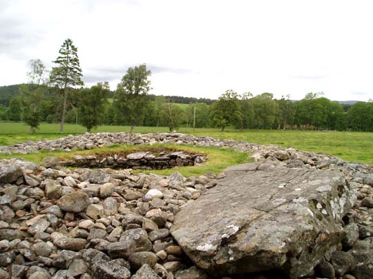 Corrimony (Clava Cairn) by pebblesfromheaven