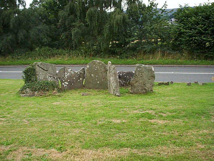 Gwernvale (Chambered Tomb) by hamish