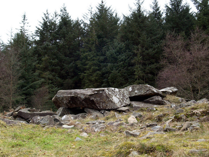 White Cairn (Chambered Cairn) by rockartwolf