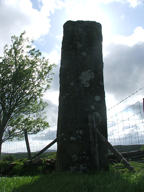 Hirfaen Gwyddog (Standing Stone / Menhir) by postman