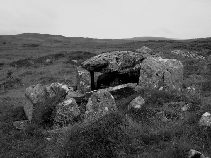 Caves of Kilhern (Chambered Tomb) by rockartwolf