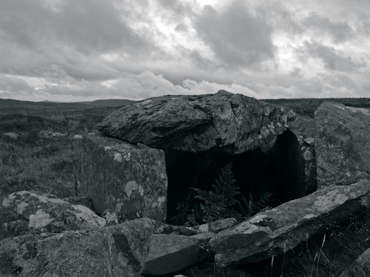 Caves of Kilhern (Chambered Tomb) by rockartwolf