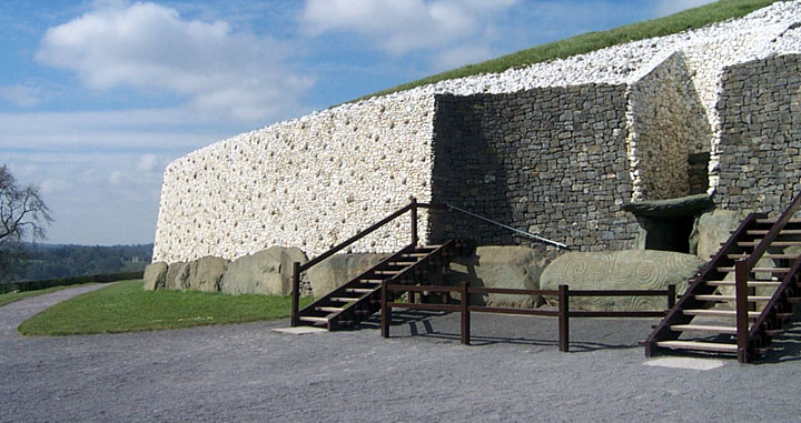 Newgrange (Passage Grave) by IronMan