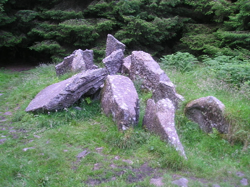 Giants' Graves (Chambered Cairn) by otterman