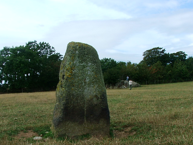 Llys Einion (Standing Stone / Menhir) by postman