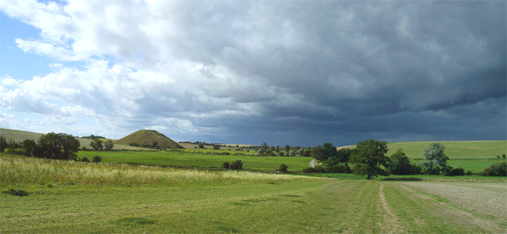 Silbury Hill (Artificial Mound) by heptangle
