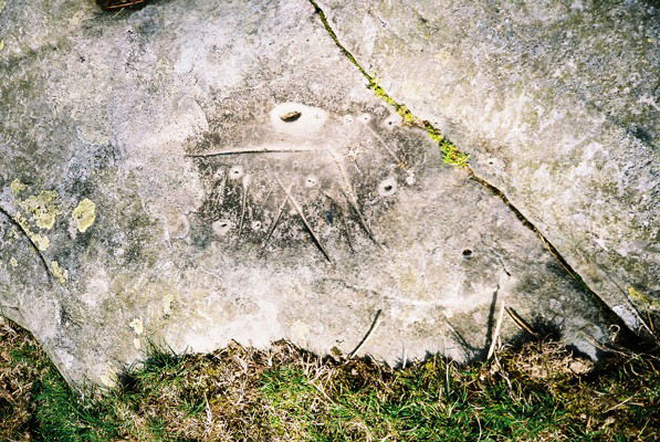 Foel Dduarth Arrow Stone (Carving) by Idwal