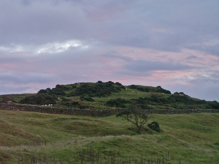 Castlecreavie Dun (Stone Fort / Dun) by rockartwolf