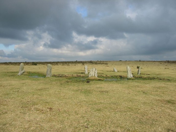 Nine Stones of Altarnun (Stone Circle) by Meic