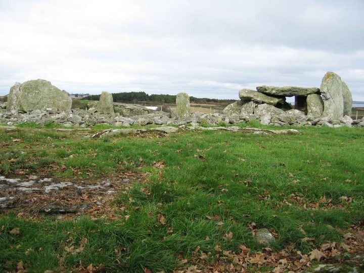 Trefignath (Chambered Cairn) by Meic