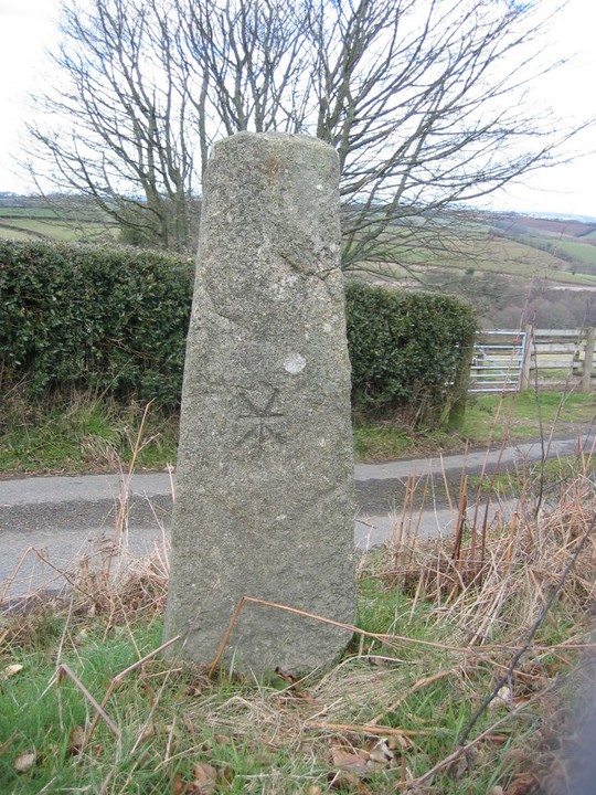 Bude Farm Sticklepath (Standing Stone / Menhir) by Meic