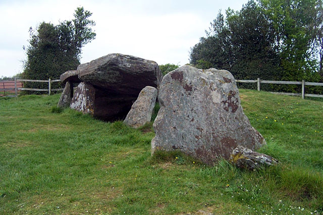 Arthur's Stone (Dolmen / Quoit / Cromlech) by IronMan