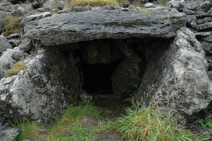 Carrowkeel - Cairn B (Passage Grave) by ryaner