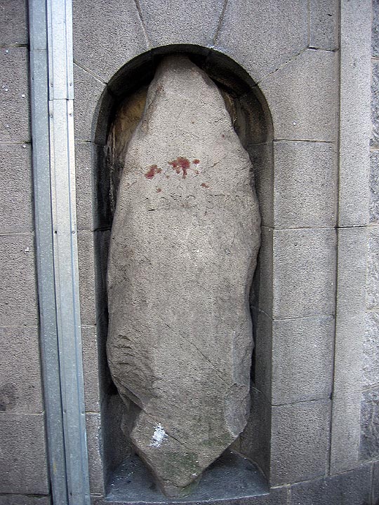 The Langstane (Aberdeen) (Standing Stone / Menhir) by fitzcoraldo