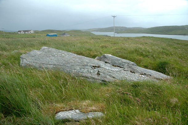 Airigh Mhaoldonuich (Standing Stone / Menhir) by Moth