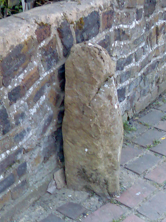 Standing Sarsen Stone at Eynsford (Standing Stone / Menhir) by slumpystones