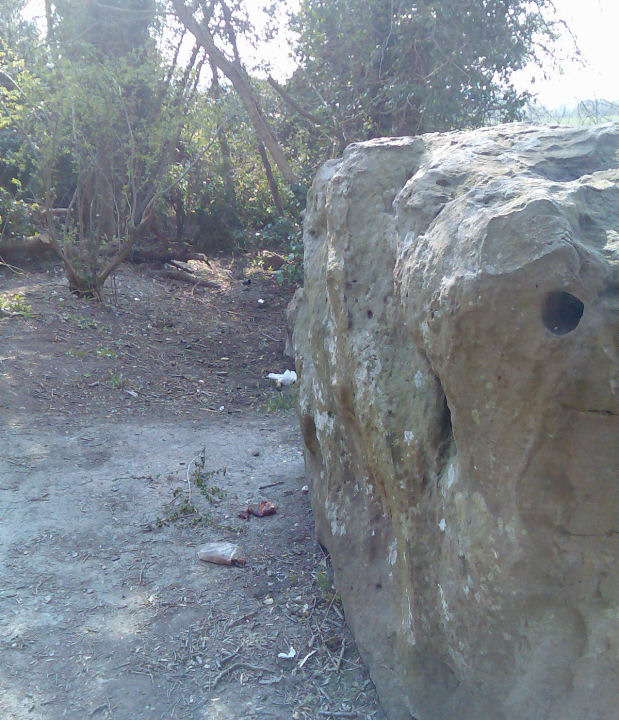 White Horse Stone (Standing Stone / Menhir) by slumpystones