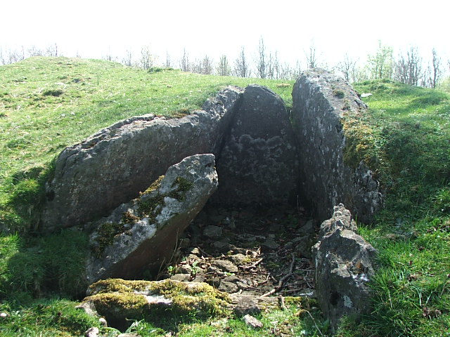 Minninglow (Burial Chamber) by postman