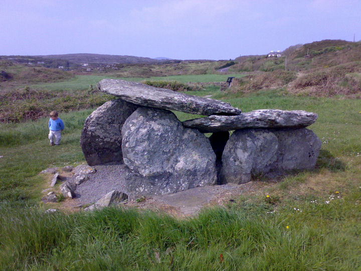 Altar (Wedge Tomb) by gjrk