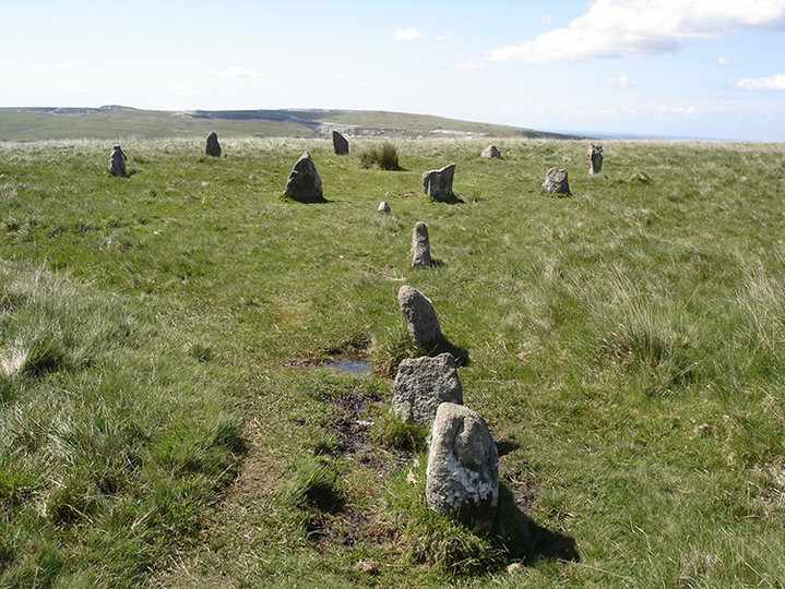 Ringmoor Cairn Circle and Stone Row (Stone Row / Alignment) by Lubin