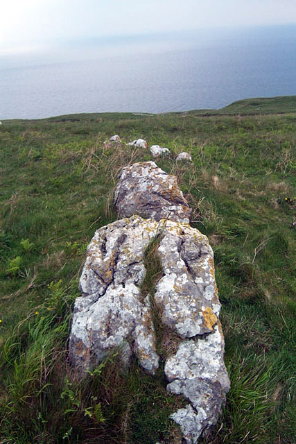 Hwylfa'r Ceirw (Stone Row / Alignment) by IronMan